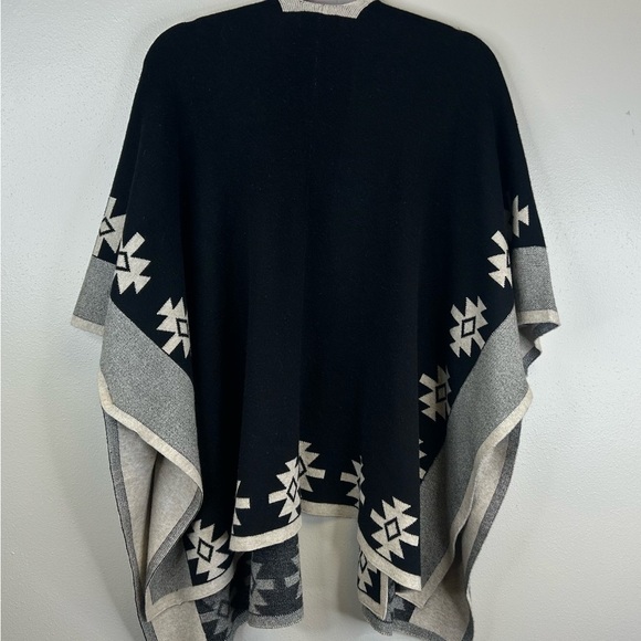 Warm & Cozy L Elegant Black Gray Women's Poncho Geometric Design Southwestern - Picture 10 of 12